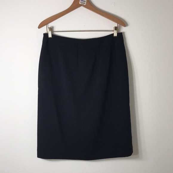 Ann Taylor skirt, size 6, black - Picture 2 of 3